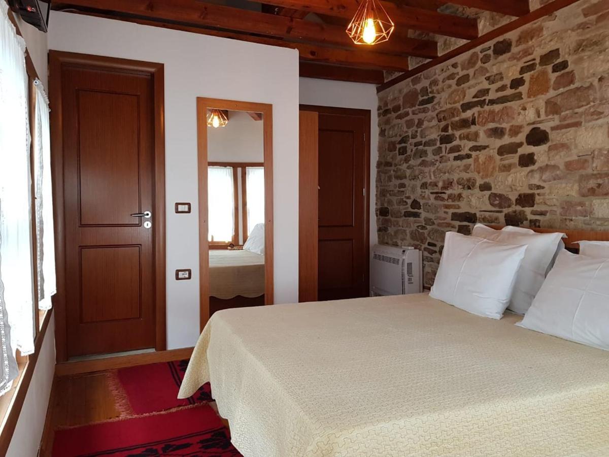 The Heart Of The Bazaar Guest House Gjirokastra Kültér fotó